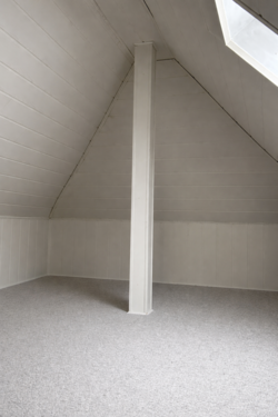 Kleiner Spitzboden über der Garage - 