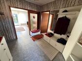 Große Eingangsdiele - 3 Zimmer Einfamilienhaus in Holle