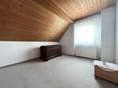 Zimmer im Dachgeschoss - 