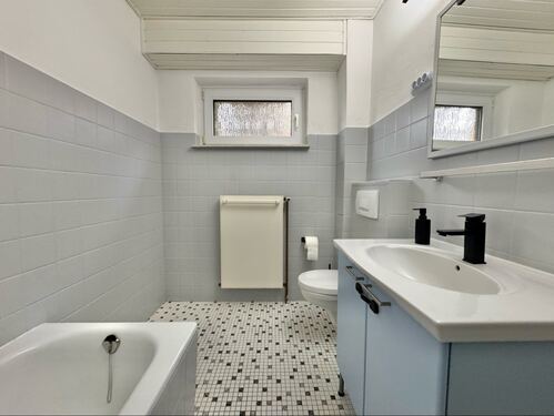 Bad mit Wanne (Einliegerwohnung) - 