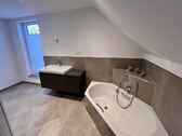 Modernes Bad mit Wanne ... - 