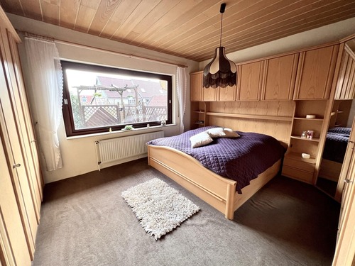 Geräumiges Schlafzimmer im Erdgeschoss - 