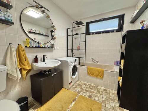 Tageslichtbad mit Wanne - 