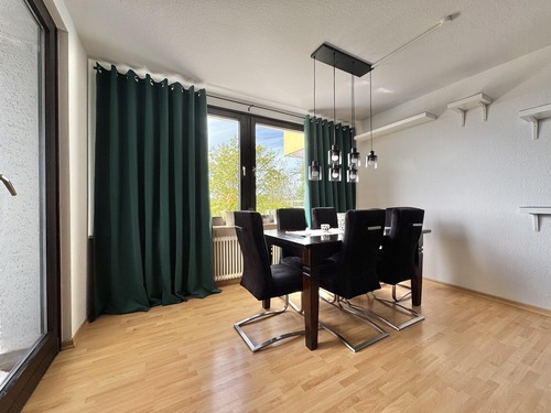 .. mit Essbereich und... - 