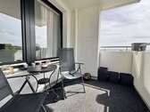 ... Zugang zum sonnigen Balkon. - 