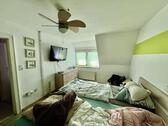 Helles Schlafzimmer (OG) - 
