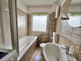 Tageslichtbad mit Wanne - 