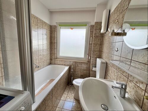 Tageslichtbad mit Wanne - 