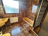 Bad mit Dusche und Wanne (EG) - 