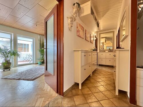 ...mit Zugang zu allen Räumen. - 