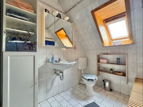 Tageslichtbad mit Dusche (DG) - 