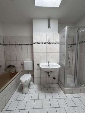 Badezimmer mit Oberlicht - 