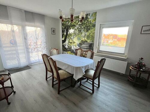 zum Esszimmer mit Balkon (EG). - 