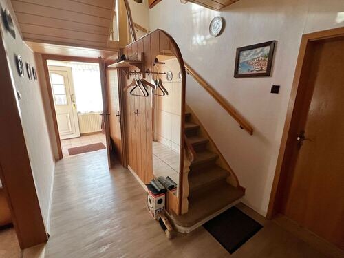 Geräumige Eingangsdiele (EG) - 7 Zimmer Einfamilienhaus in Lamspringe