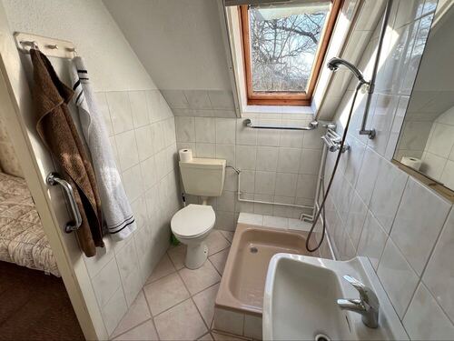 Kleines Bad mit Zugang zur ... - 