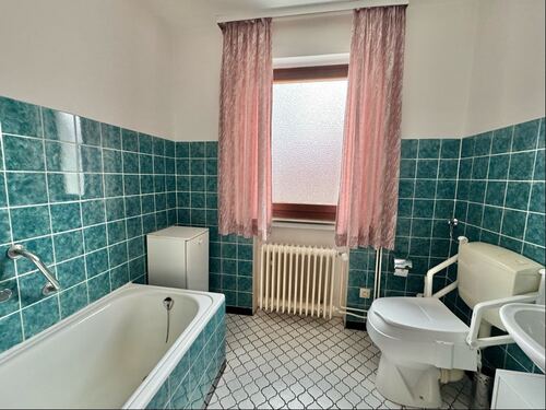 Tageslichtbad mit Wanne (EG) - 