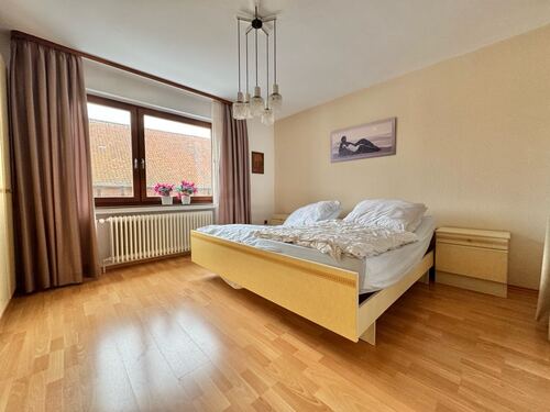 ... zum Schlafzimmer (EG). - 