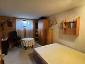 Wohnlich ausgebautes Zimmer im Keller - 