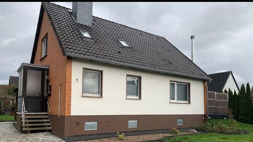 Vorderansicht mit Eingangsbereich - 5 Zimmer Einfamilienhaus in Gronau