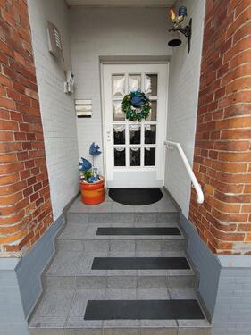 Hauseingang - 10 Zimmer Mehrfamilienhaus, Wohnhaus in Alfeld