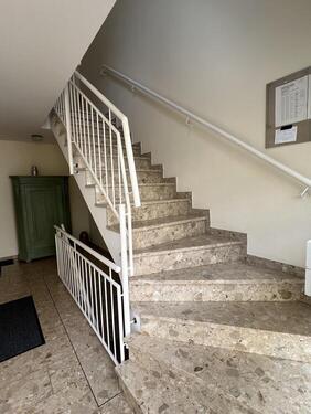 Treppe ins Dachgeschoss - 1 Zimmer Dachgeschoßwohnung in Harsum