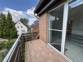 mit Markise als Sonnenschutz - 