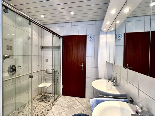 Modernes Duschbad aus 2015 - 