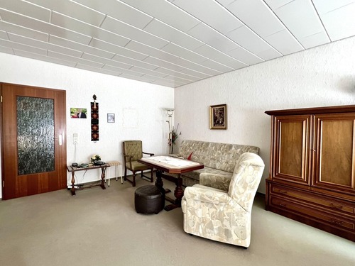 Platz für ein großes Sofa - 