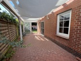 überdachte Terrasse mit Gartenzugang - 