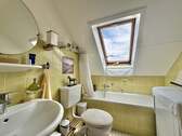 Tageslichtbad mit Wanne (DG) - 
