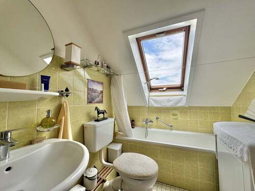 Tageslichtbad mit Wanne (DG) - 