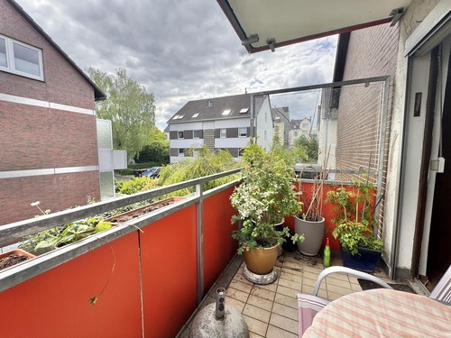 ...mit Zugang zum Balkon (OG). - 
