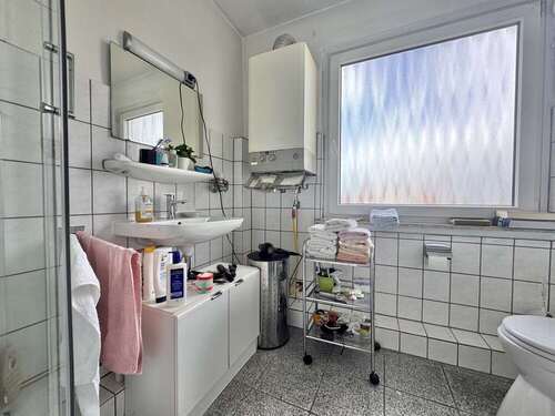 Tageslichtbad mit Dusche (OG) - 