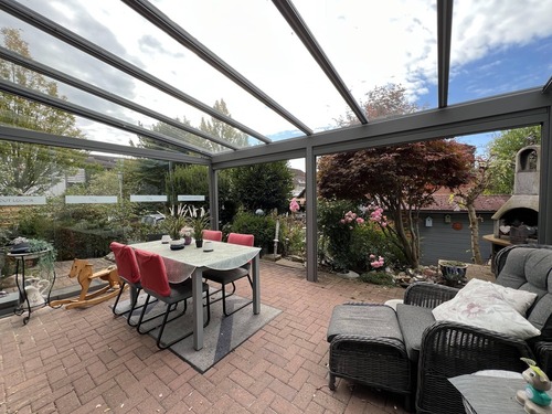 Chilloase auf überdachter Terrasse - 