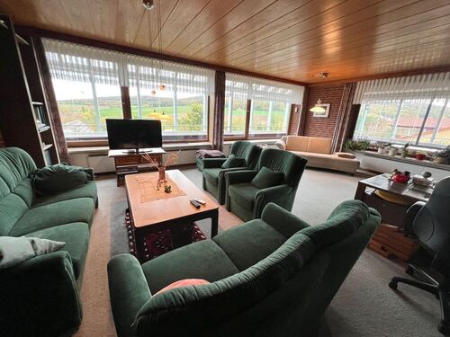 Großes Wohnzimmer mit ... - Zweifamilienhaus mit 350,00 m² in Bad Salzdetfurth zum Kaufen