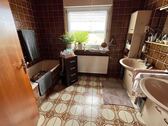Bad mit Dusche und Wanne (EG) - 