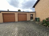 Doppelgarage und Gartenzugang - 