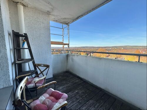 ... und Zugang zum Balkon. - 