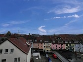 mit KI verändert - Aussicht aus dem Dachflächenfenster - 