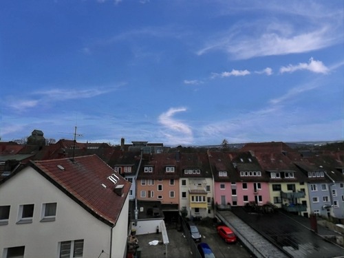 mit KI verändert - Aussicht aus dem Dachflächenfenster - 