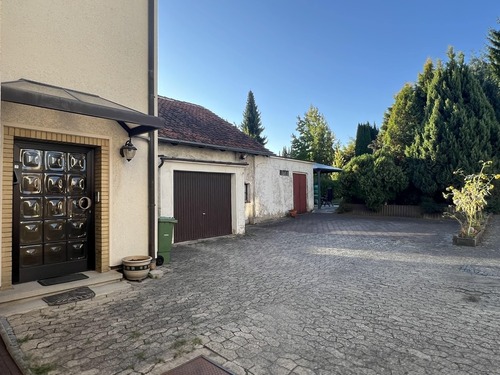 Blick auf das Grundstück - 7 Zimmer Doppelhaushälfte in Hildesheim