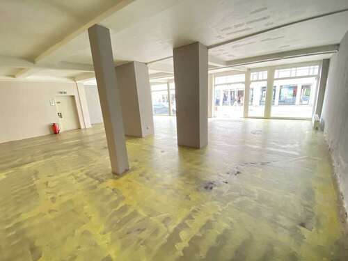 Schaufensterfront von innen - 