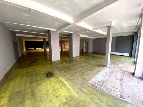 Blick in die Ladenfläche - 