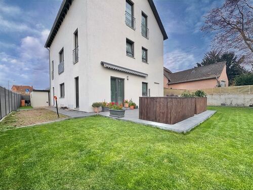 Frontbild - 6 Zimmer Etagenwohnung in Sarstedt