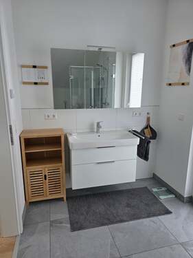 Helles Tageslichtbad mit ... - 