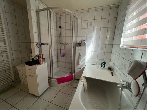 ... mit Wanne und Dusche - 