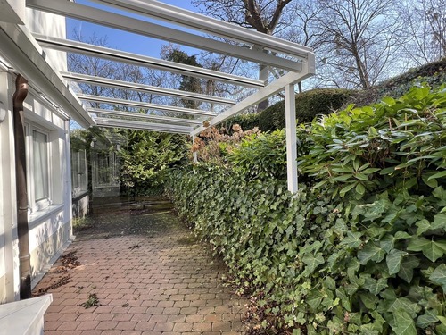 teilweise überdachte Terrasse - 