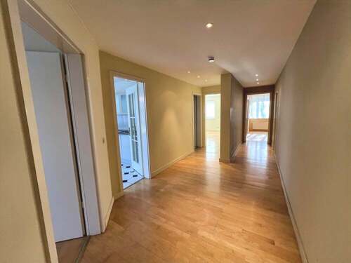 großzügige Diele - Erdgeschoßwohnung mit 102,46 m&sup2; in Hildesheim zum Kaufen