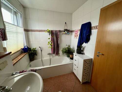 und Badewanne - 