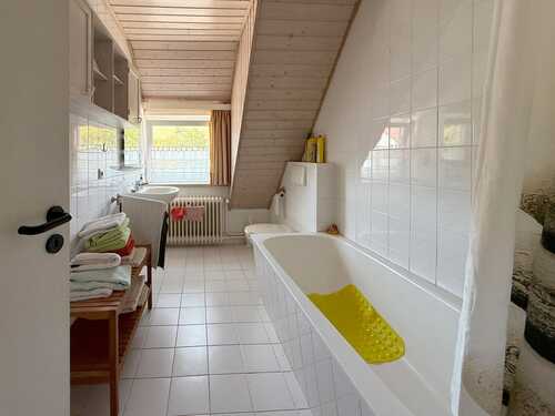 Bad mit Wanne OG - 